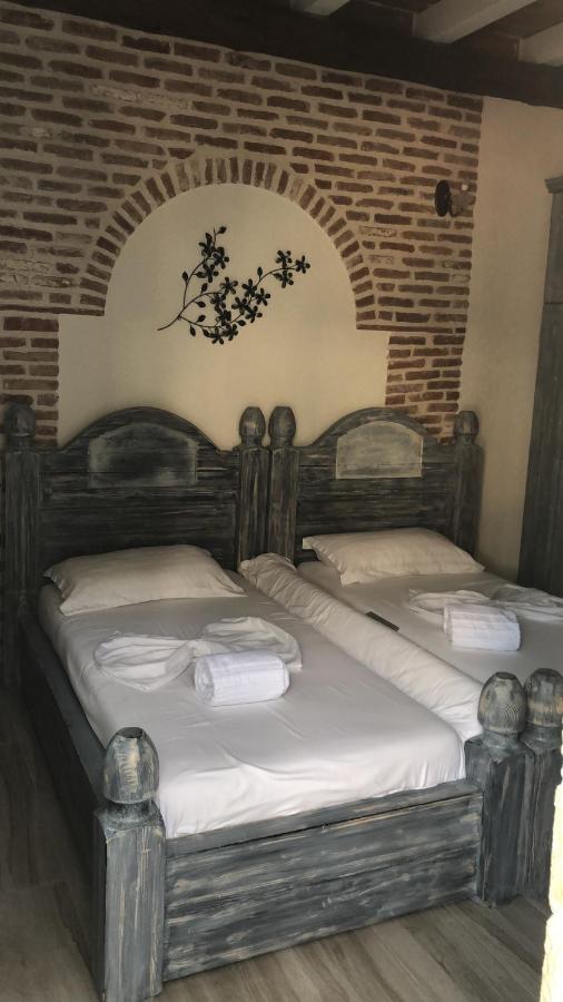Hotel Sarajet E Pashait 1 Дермі Екстер'єр фото